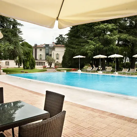 瓦菲欧雷黎莱斯别墅酒店 * 萨韦纳河畔圣拉扎罗